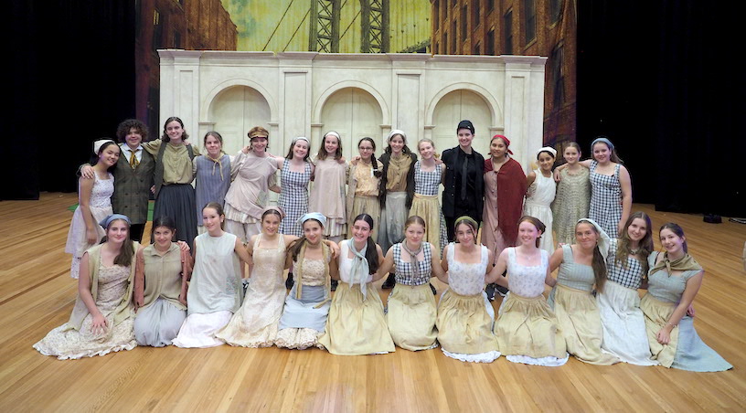 Loreto Toorak cast of Annie JR.